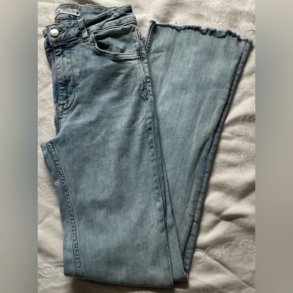 Zara High Rise Slim Fit Straight Leg Jeans in Light Blue Acid Wash - Picture 11 of 11